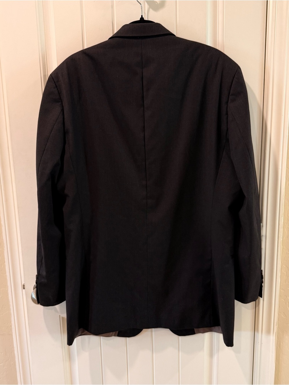 Hugo Boss Black Three-Button Men's Suit Jacket 44R needs cleaned - Picture 4 of 14